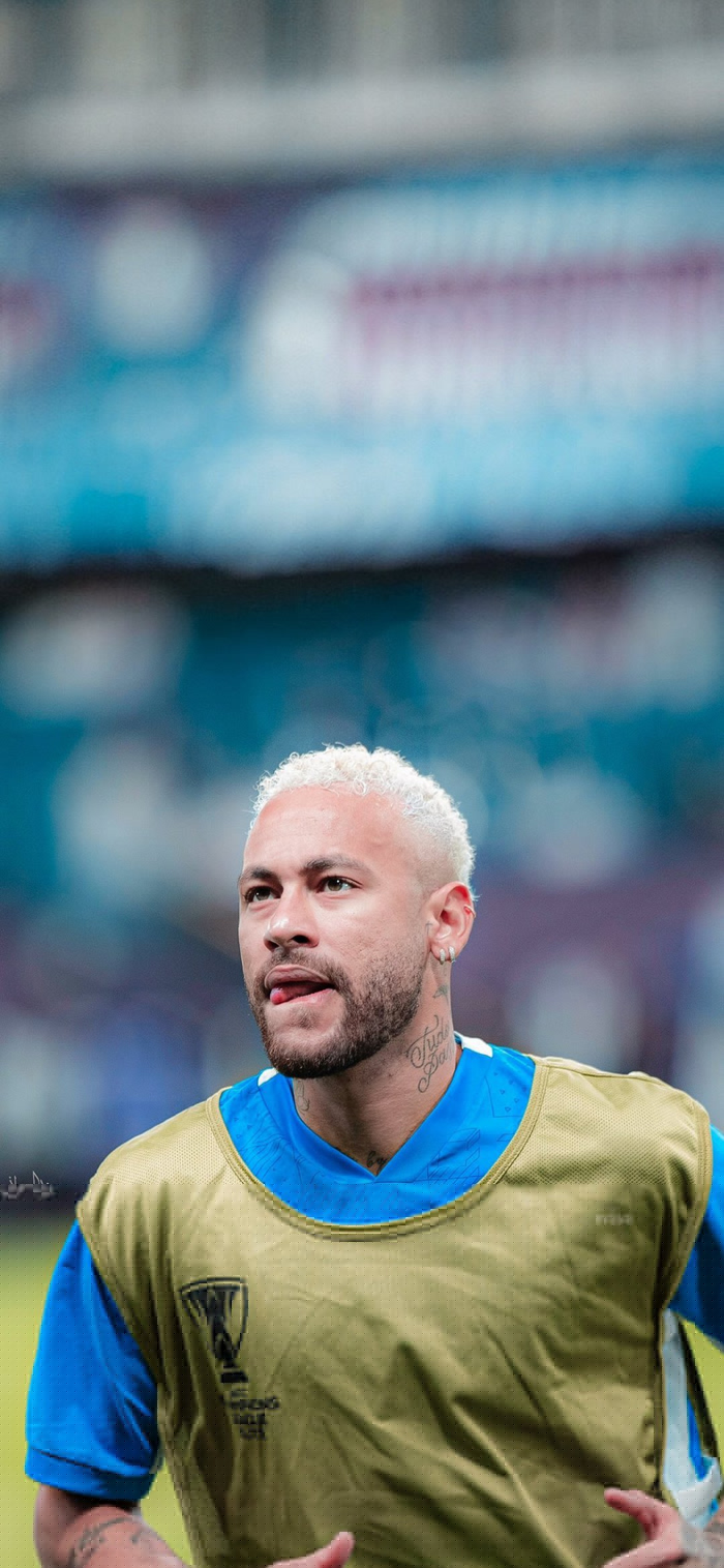 梅西一年造进球74个！三大MVP！快踢满全场还能边线一过四！（梅西年度造74球揽三项MVP，几乎每场打满还上演边线连过四人）