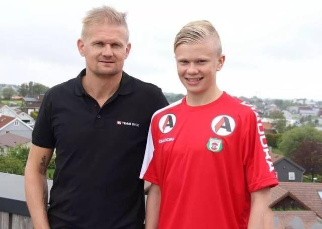 博主：在本轮英超艰难战胜狼队后，赖斯向着队友大发雷霆（博主爆料：英超险胜狼队后，赖斯怒斥队友）