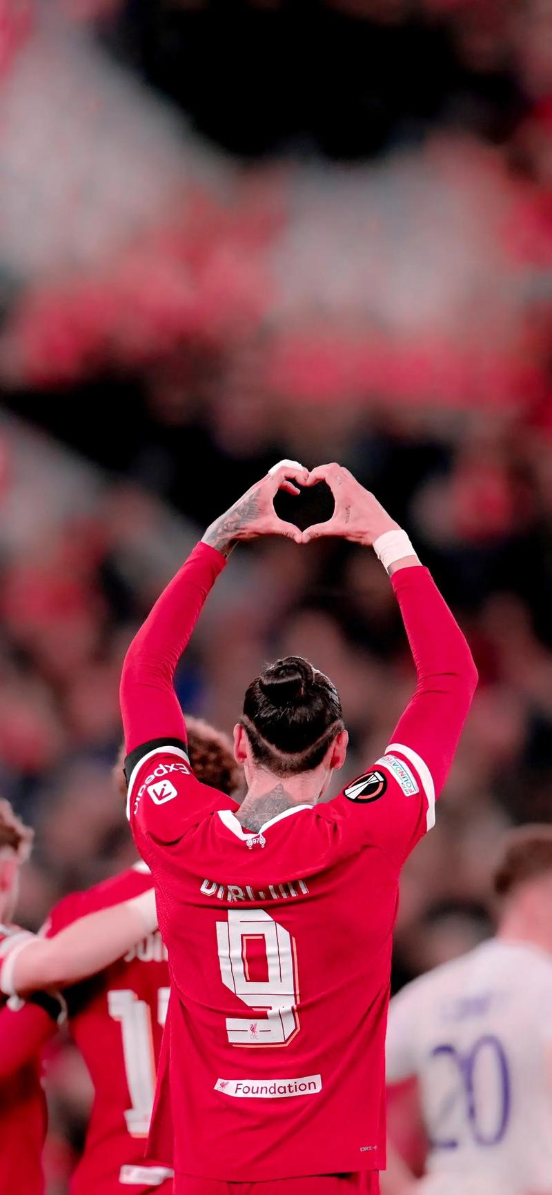 NBA：勇士险胜小牛 库里关键三分救主（库里末节关键三分力挽狂澜 勇士险胜小牛）