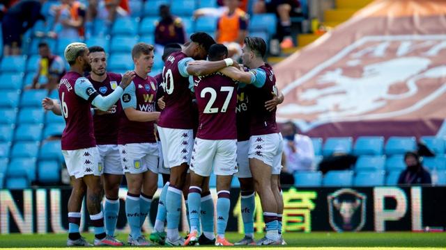 躺着进球，热那亚前锋科隆博在倒地情况下一脚完成破门