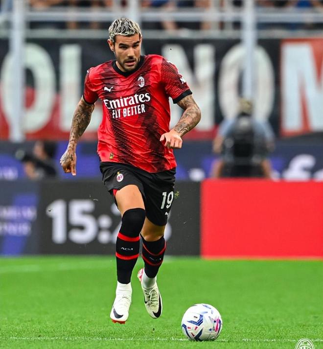 杭州女足举行环西湖徒步活动，全程八公里（杭州女足开展西湖环湖8公里徒步活动）