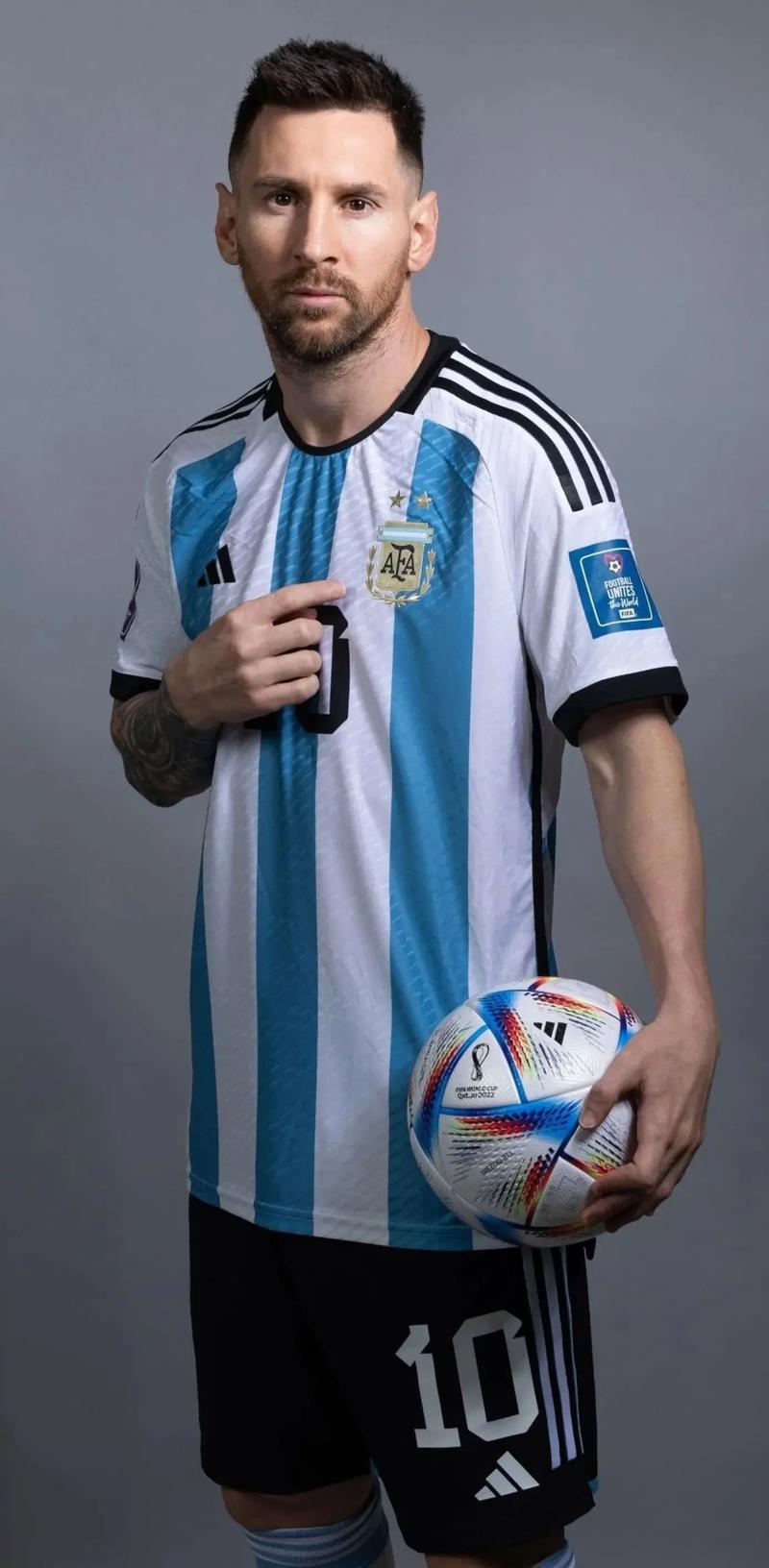 拜仁德甲13轮净胜球+40五大联赛第一，比第二名巴萨多了15球（德甲13轮战罢，拜仁净胜球+40领跑五大联赛，较次席巴萨多15球）