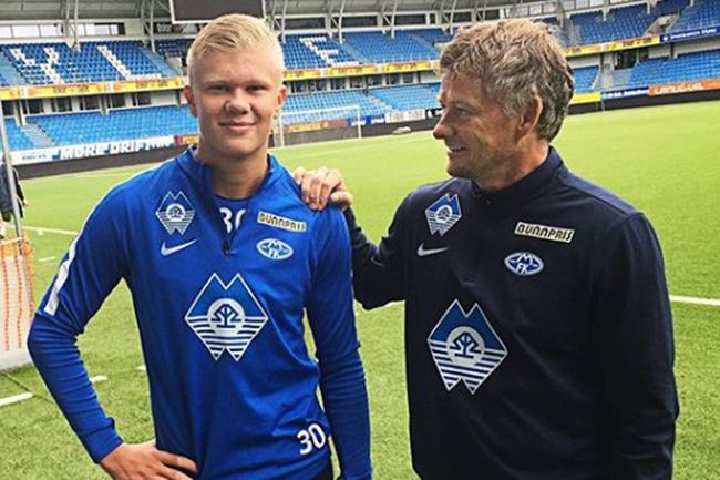 记者：曼联想3000万镑卖掉霍伊伦，在和潜在俱乐部谈判