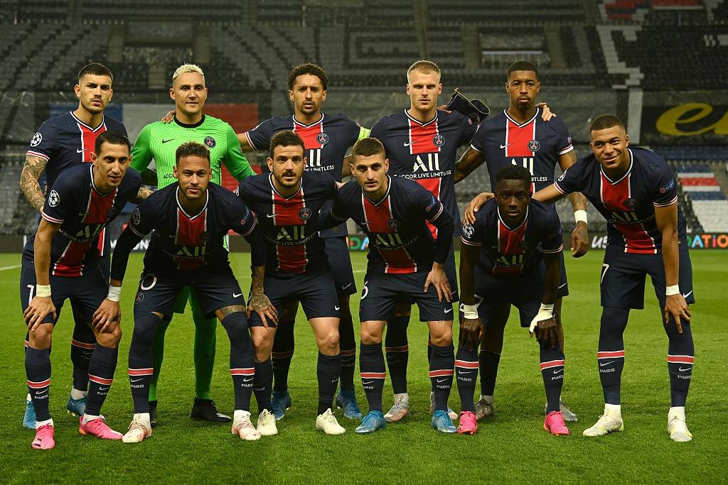 詹姆斯17投4中，纪录被终结，险成输球罪人，最后一传将功补过（17投仅4中，詹姆斯手感低迷，纪录终止险成罪人，末秒一传救主）