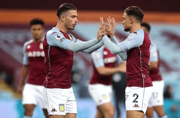 豪取16连胜，孔帕尼在客胜巴黎后与球员一同庆祝胜利（做客巴黎告捷，孔帕尼率队同庆，豪取16连胜）