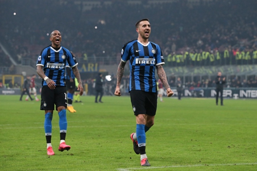 榜首战！中国女排赢酣畅淋漓一胜 李盈莹的替补揽得分王（榜首对决！中国女排畅快大胜，李盈莹替补勇夺得分王）