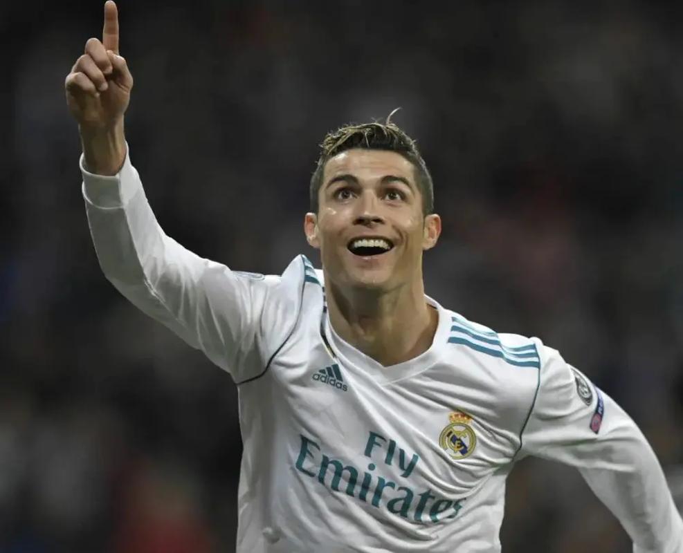 火药味！陶汉林垫脚纪卓违体犯规引刘维伟暴怒 冲到球场内质疑裁判吃T