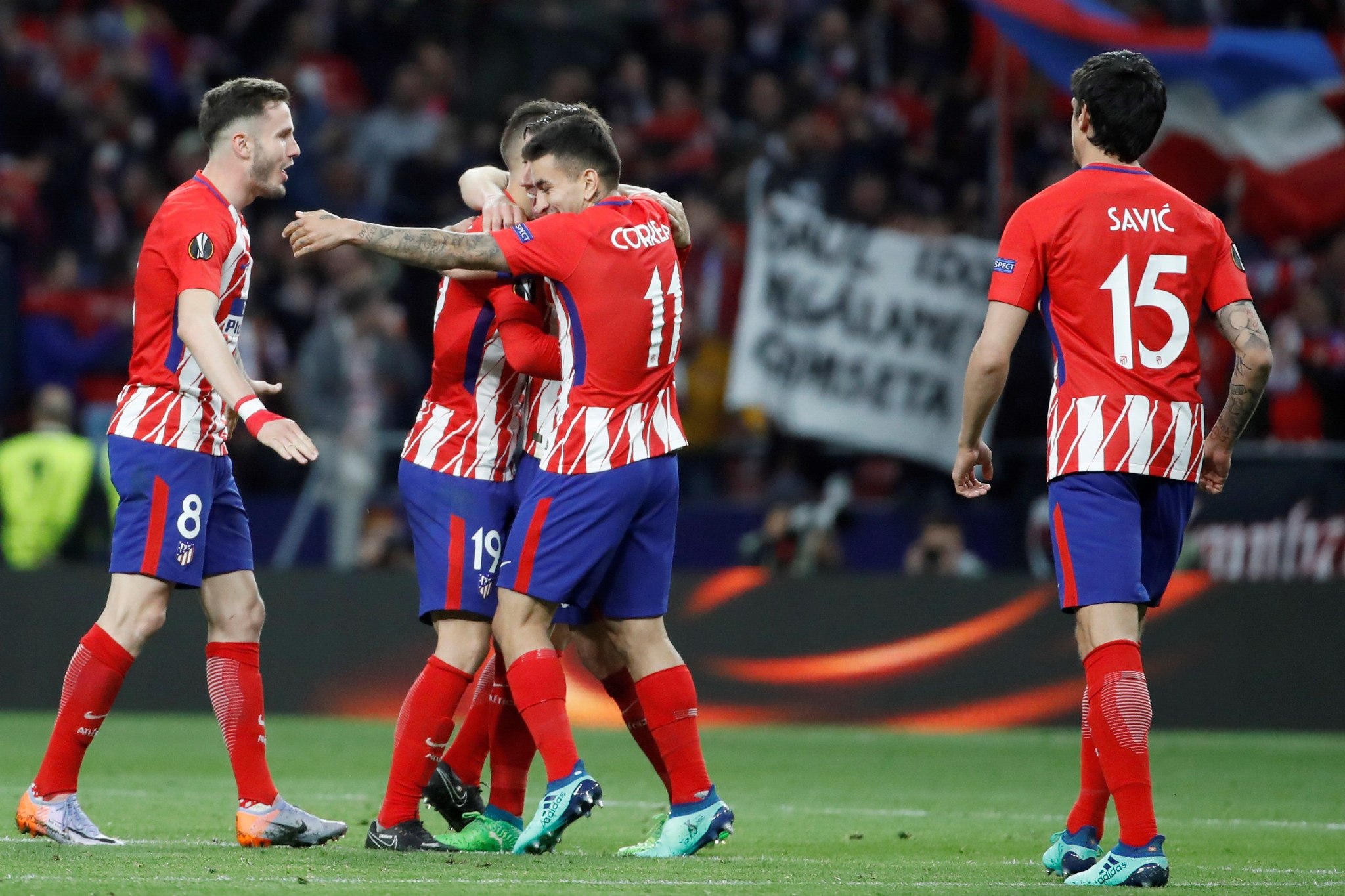 足球曼城后防核心伤缺三周，赛程压力巨大（曼城后防大将因伤缺阵三周，密集赛程压力陡增）