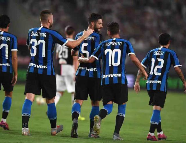 巴西女排3-2险胜日本队，晋级世联赛决赛，与意大利队争夺冠军（五局苦战，巴西女排险胜日本晋级世联赛决赛，将与意大利争冠）