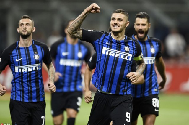 广东攻守兼备显示冠军相（广东攻防俱佳尽显冠军气质）