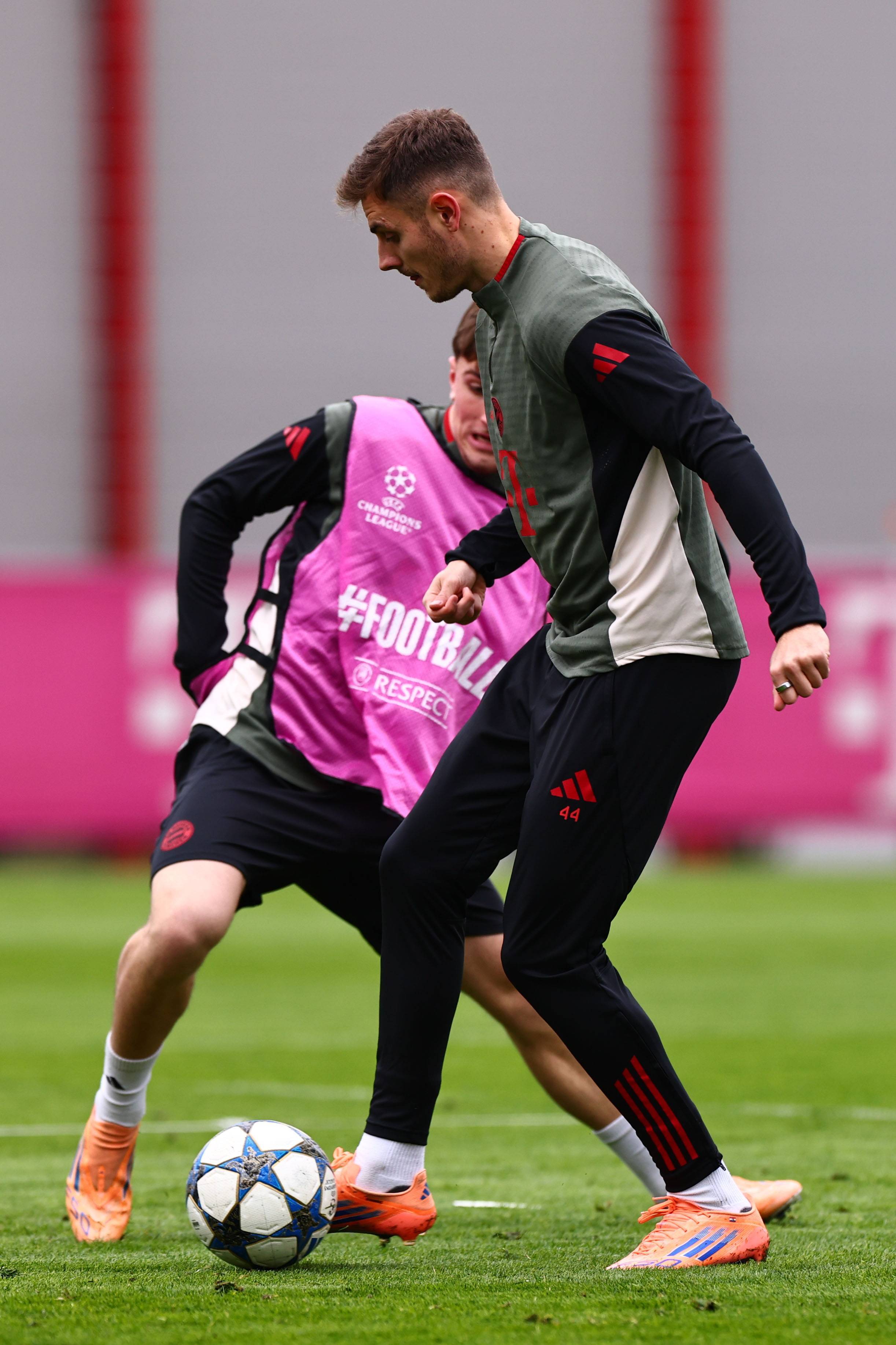 科瓦奇：丘库埃梅卡在禁区内被夸安萨拉拽？裁判应做出判罚