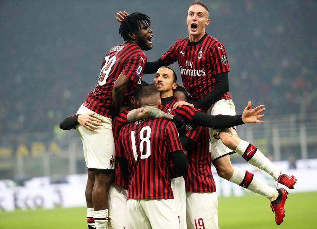 伯纳乌的嘘声？贝林厄姆：我理解，球迷花了很多钱来看比赛（贝林厄姆谈伯纳乌嘘声：理解球迷，他们花了很多钱来看球）