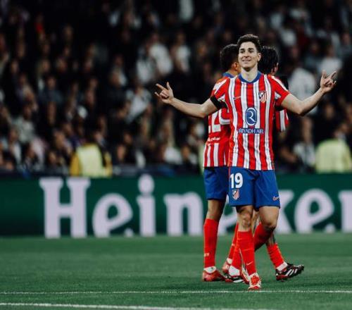 一场4-0！让意甲榜首易主：国米大胜登顶，争冠4强差3分米兰有戏（4-0大捷改写意甲排名：国米登上榜首，争冠四强仅差3分米兰仍有戏）