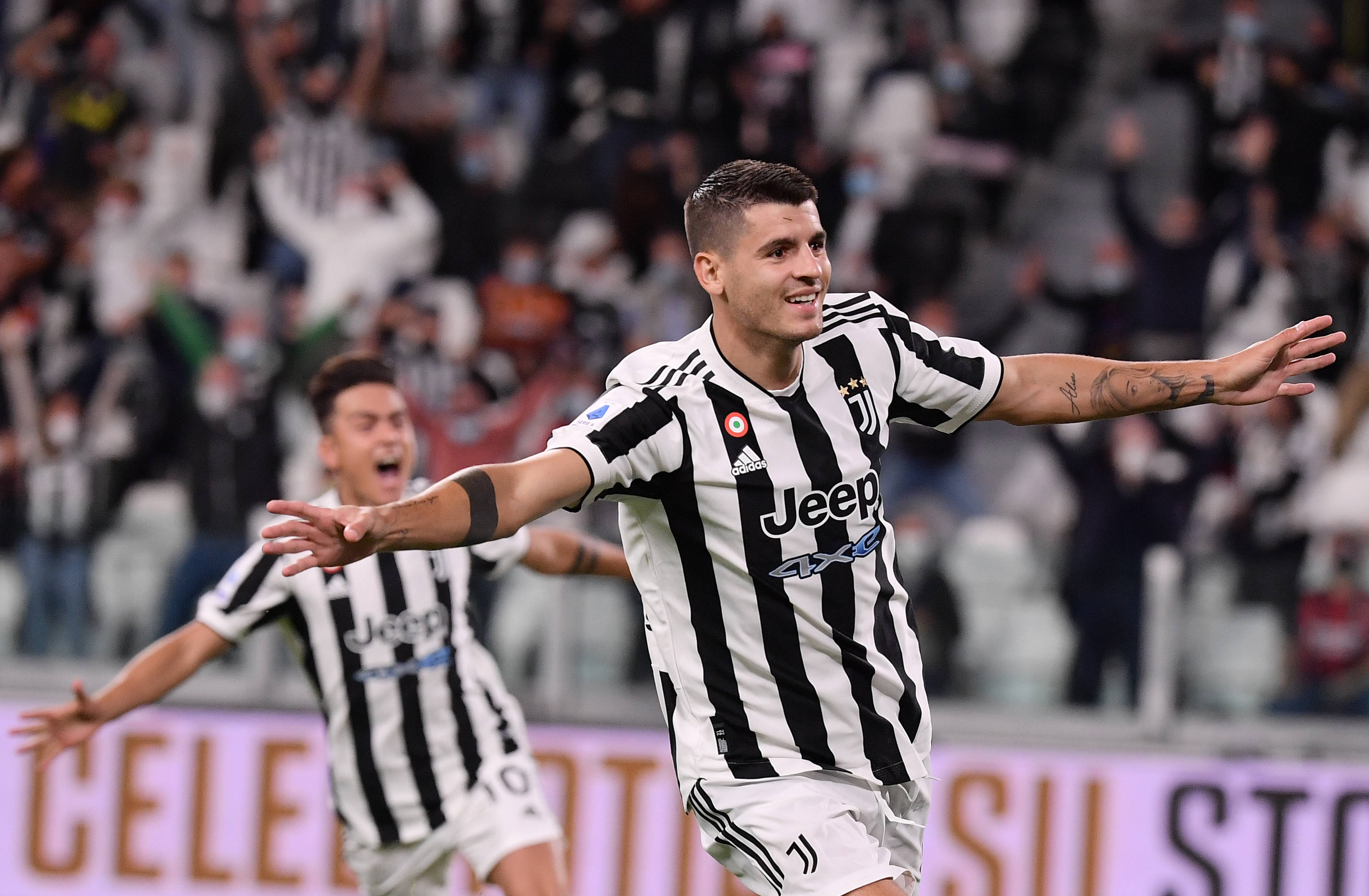 主裁：夸安萨拉拽丘库埃梅卡没判罚？这是极轻微、无效的拉拽（主裁解释未判罚夸安萨拉拽丘库埃梅卡：拉拽极轻微且无实质影响）