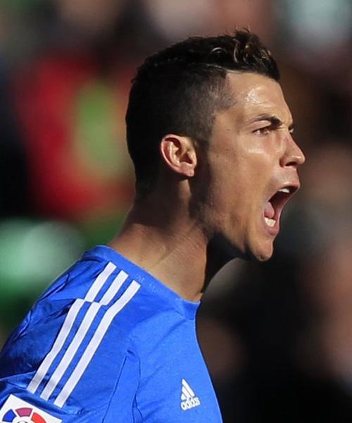 队报：里昂公布24／25赛季财报，俱乐部净亏损超2亿欧元