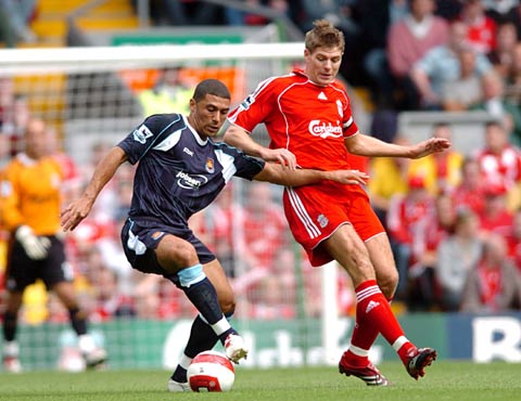 太阳报走访出售原味球衣公司的仓库：汗臭味强烈却不令人反感（太阳报实访原味球衣公司仓库：汗味浓重却不招人厌）